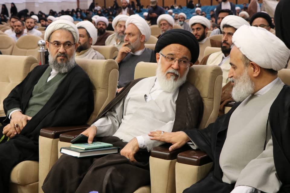 حوزه علمیه باید سطح فقهی خود را به «فقه تمدنساز» ارتقا دهد حوزه علمیه باید سطح فقهی خود را به «فقه تمدنساز» ارتقا دهد