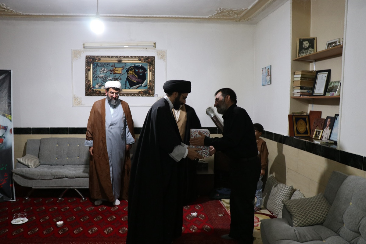 دیدار حجت الاسلام و المسلمین راجی با خانواده شهدای جنگ رمضان