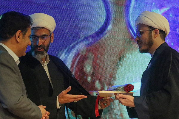 معرفی چهره سال هنر انقلاب اسلامی استان فارس در سال ۱۴۰۳