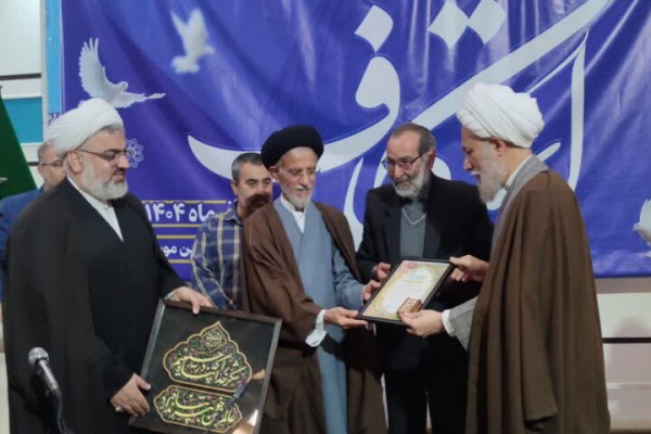 خادم برجسته مراسم معنوی اعتکاف در فارس تقدیر شد