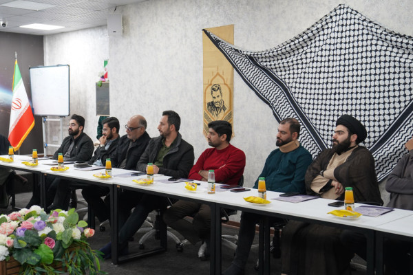 در جنگ روایت‌ها، حامی انقلاب و روایت‌گر حقیقت هستیم