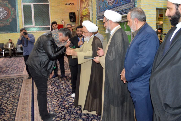 برگزاری نشست جامعه هیات و مداحان استان با محوریت طرح زندگی با آیه ها