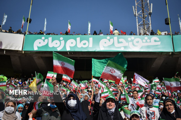 Mass Recitation of “Hello Commander” Anthem at Azadi Stadium in Tehran