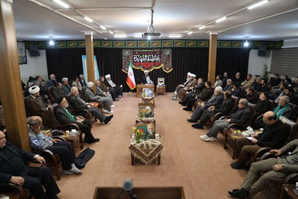 دیدار جامعه مداحان‌ و شعرای آئینی همدان با نماینده ولی فقیه در استان همدان