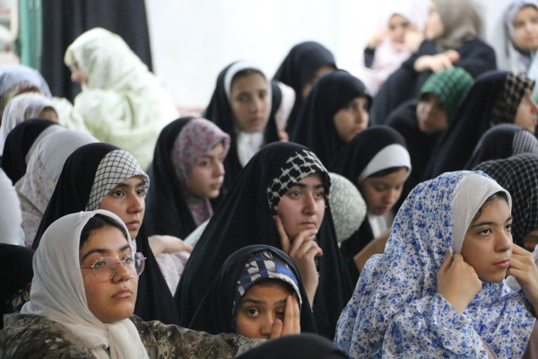 اعتکاف دخترانه همراه با عطر شهدا