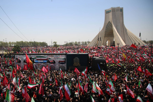 آیین تشییع پیکر مطهر رهبر شهید انقلاب در تهران برگزار شد
