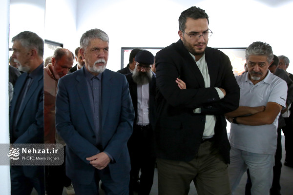 وزیر فرهنگ و ارشاد اسلامی از  نمایشگاه گروهی  «مدرسه میناب» بازدید کرد