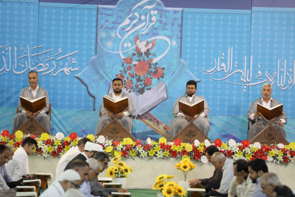 جزء خوانی قرآن کریم در امامزاده سید مظفر (ع) بندرعباس