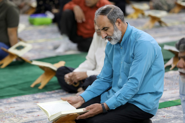 جزء خوانی قرآن کریم در امامزاده سید مظفر (ع) بندرعباس