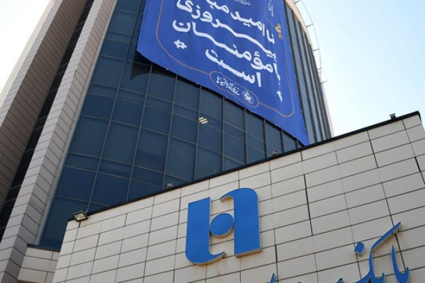 نصب پرچم زندگی با آیه‌ها در بیرجند