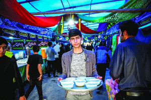 باب‌الرضا؛ دروازه عشق و خدمت به زائران امام مهربانی‌ها